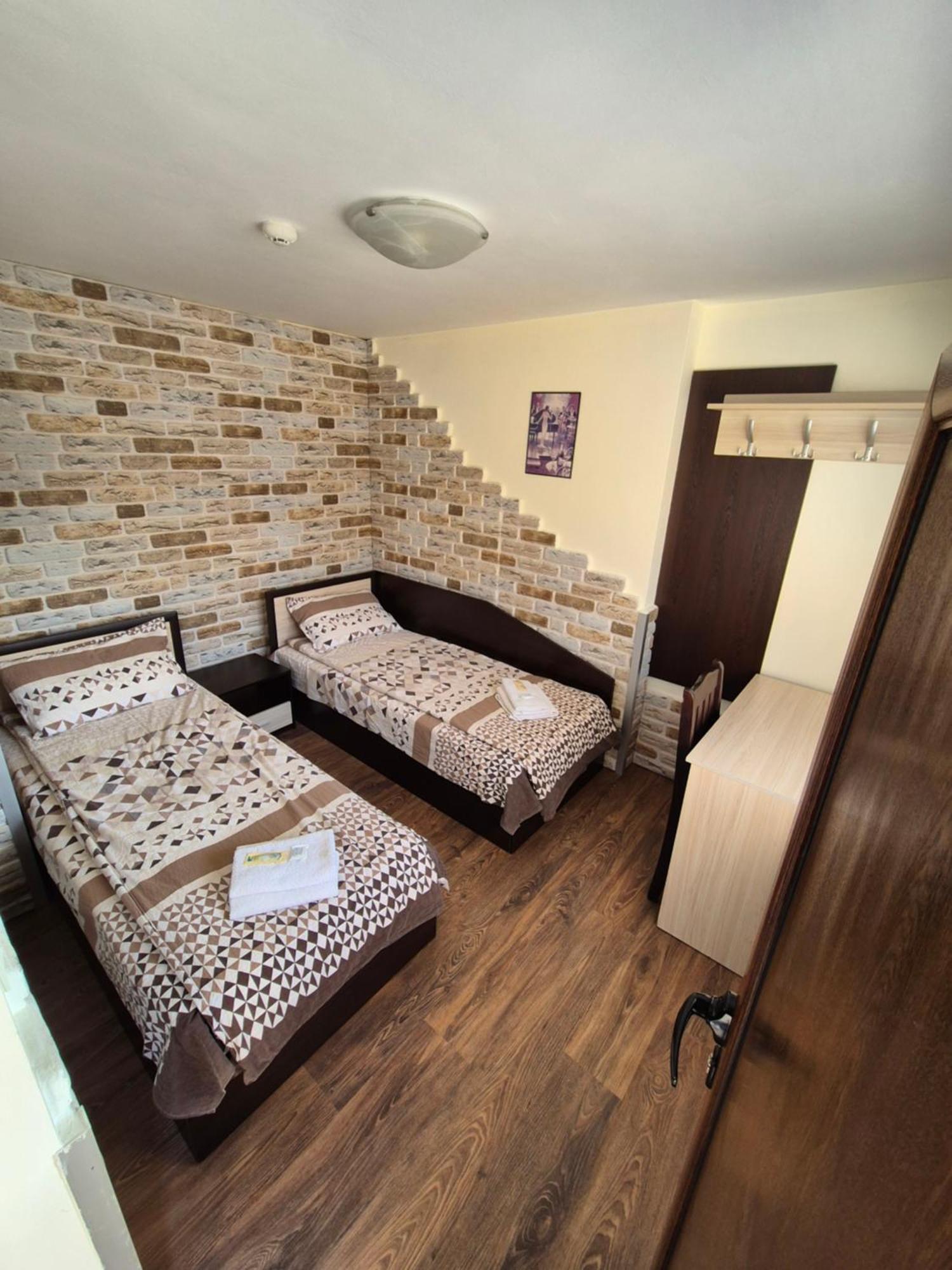 Divna Guest House ドスパット エクステリア 写真